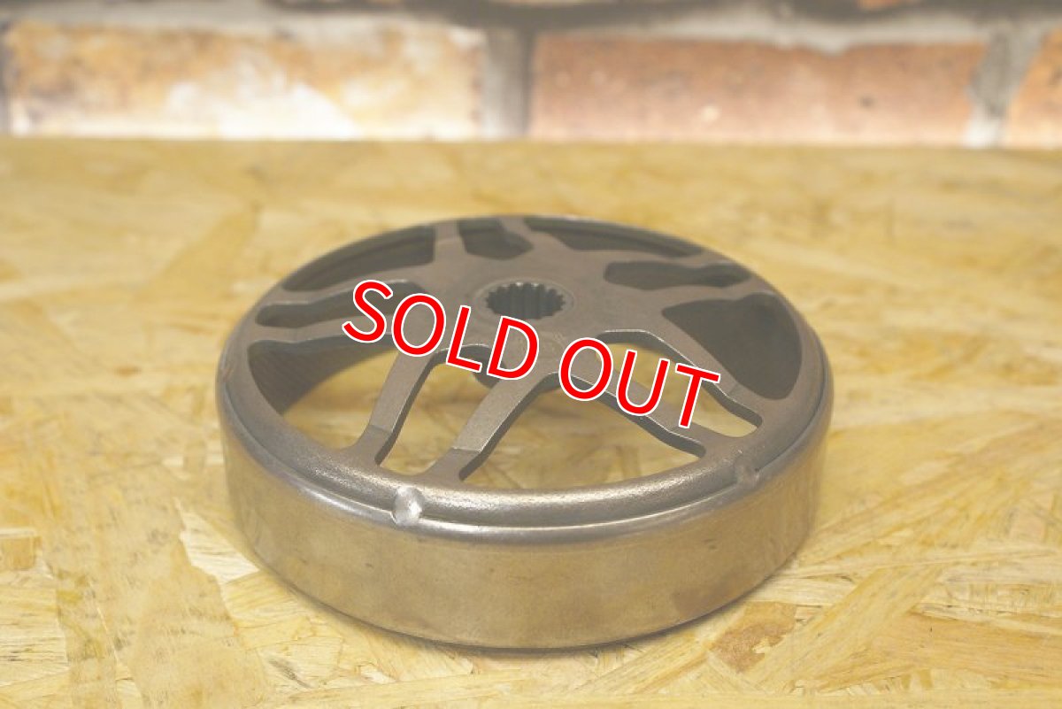 画像2: 新雅部品 軽量クラッチアウター 花型 644g　[シグナスX・BWS125] (2)