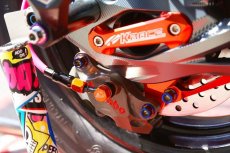 画像19: brembo ブレンボ CNC削り出し レーシングキャリパー （84mmピッチ) 赤ロゴ (19)