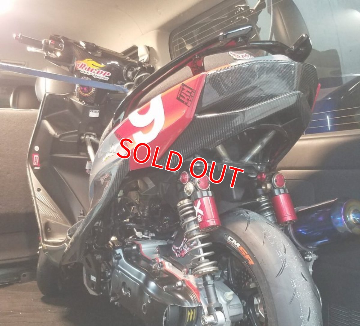 画像2: カーボン テールライトアンダーカバー 交換タイプ [4型シグナスX] (2)