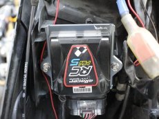 画像6: Partyup ECU取り付けベース for aRacer ECU (ブラック/レッド) [2〜5型シグナスX・1〜2型BW'S125] (6)