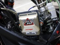 画像7: Partyup ECU取り付けベース for aRacer ECU (ブラック/レッド) [2〜5型シグナスX・1〜2型BW'S125] (7)