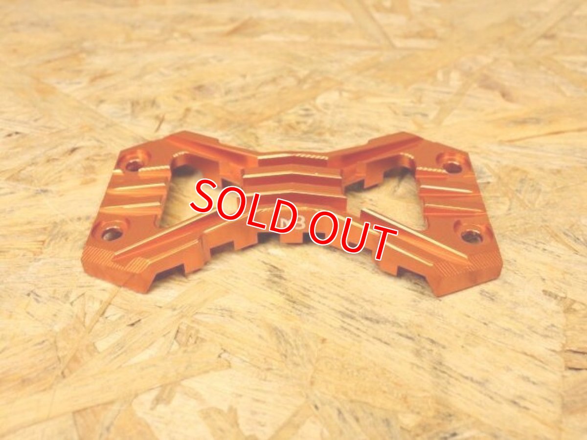 画像11: MB CNC ビレットキャリアタペットカバー　[シグナスX ・BW'S125]（ブラック/レッド/オレンジ） (11)