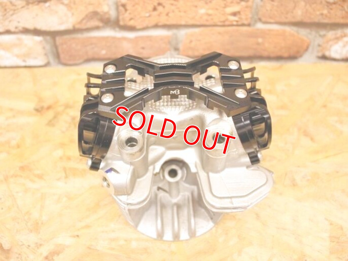 画像12: MB CNC ビレットキャリアタペットカバー　[シグナスX ・BW'S125]（ブラック/レッド/オレンジ） (12)