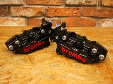 画像1: brembo ブレンボ CNCキャリパー ブラック P4 30/34  (40mmピッチ) （右用/左用） (1)