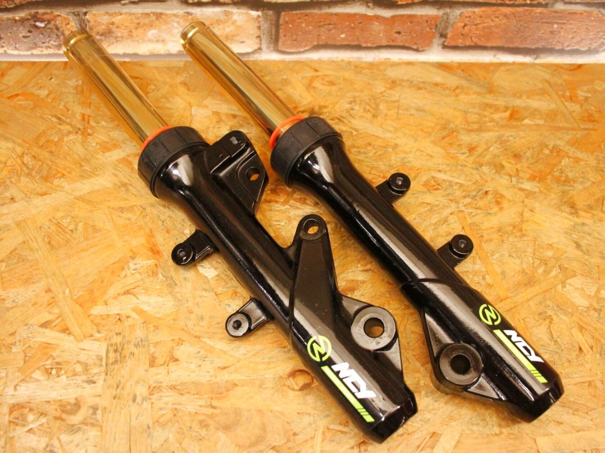 画像2: NCY N-17フロントフォーク (チタンカラー/ゴールド/ブラック)[4・5型シグナスX] (2)