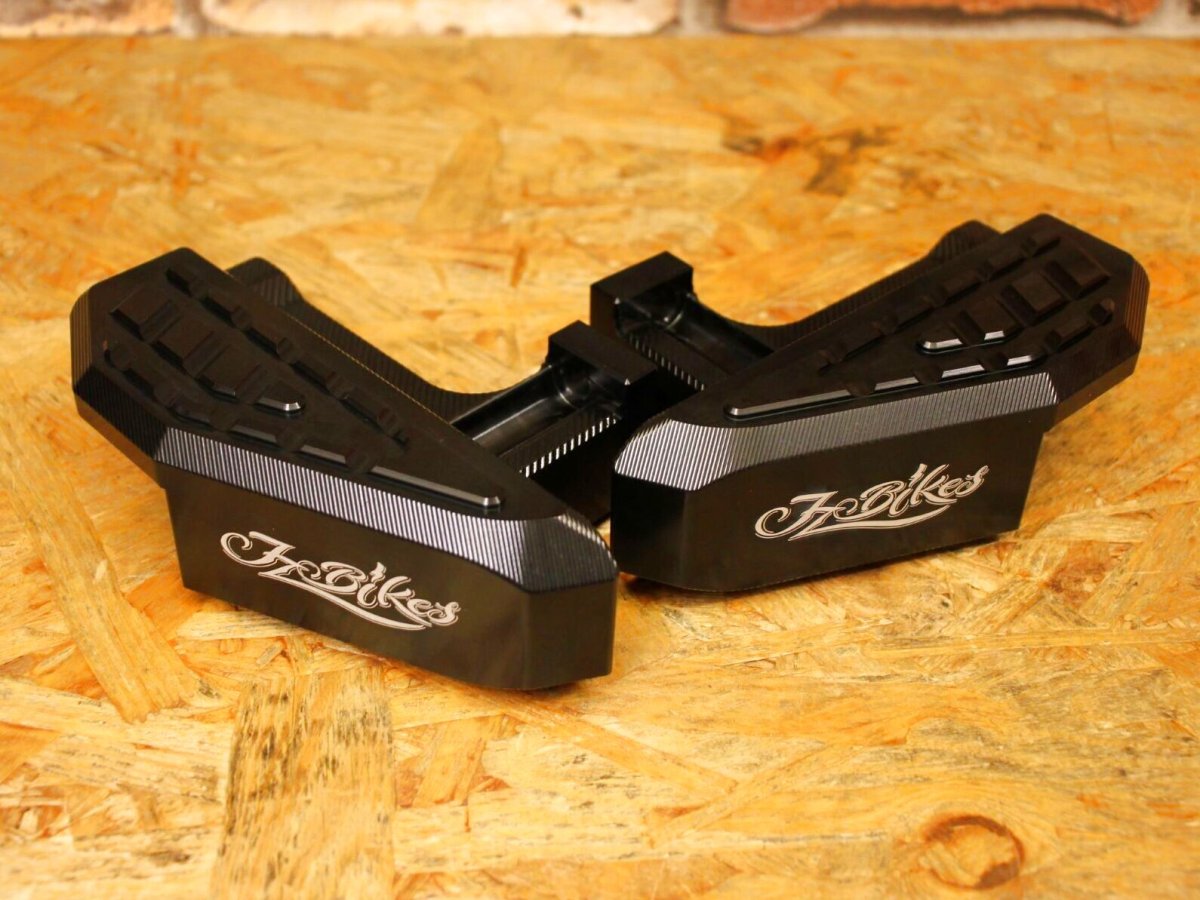 画像4:  JZ BIKES プレート型ワイドステップ (ブラック/ガンメタ/シルバー/ゴールドレッド/ブルー/パープル)[4.5型シグナスX・シグナスグリファス・3型BW'S125・X force・Force2.0] (4)