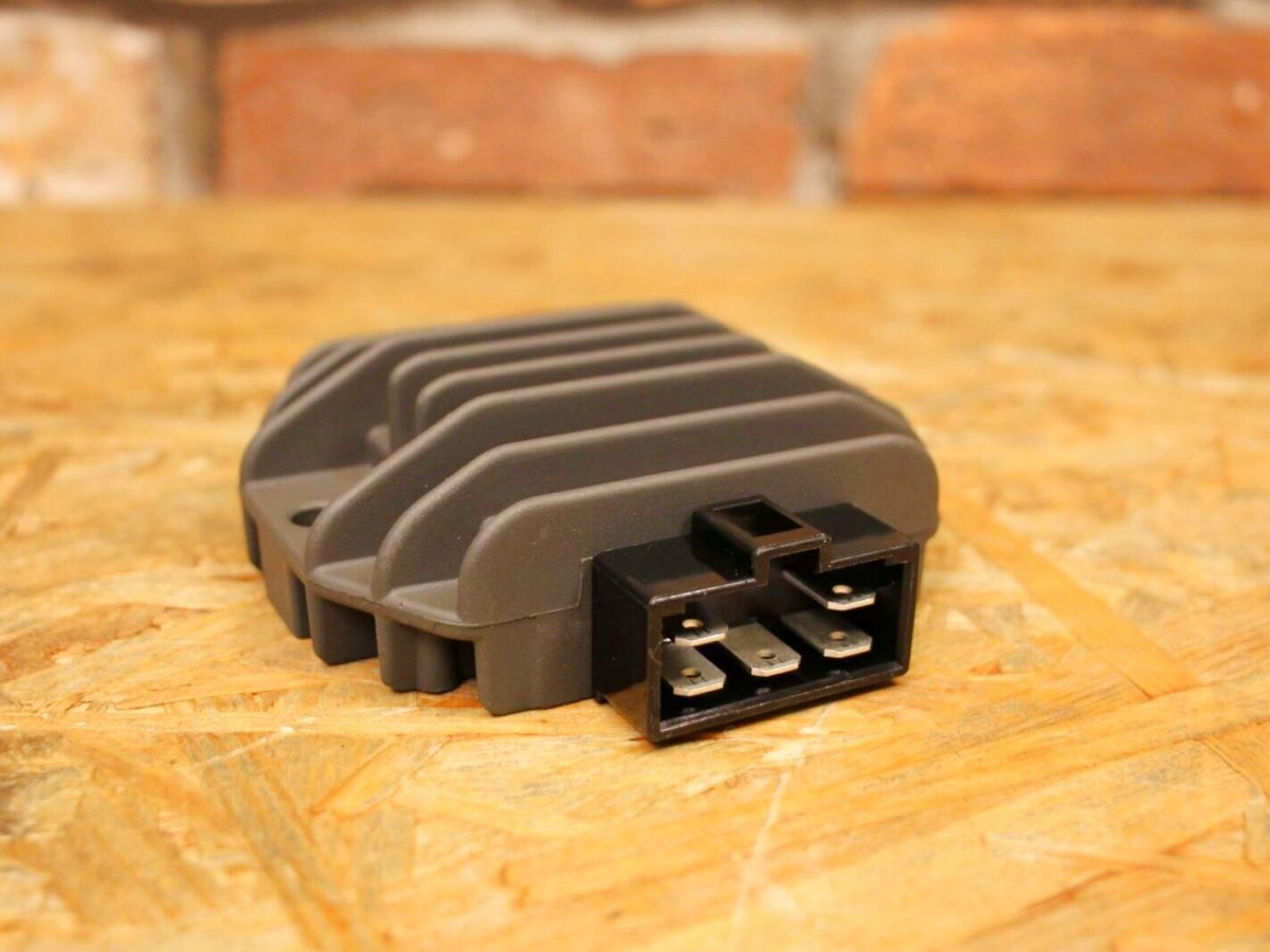 画像4: ヤマハ純正 レギュレーター［シグナスX・1〜2型BW’S125］5ML-H1960-00 (4)