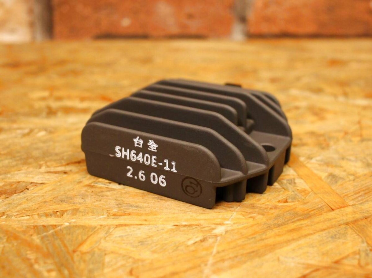 画像3: ヤマハ純正 レギュレーター［シグナスX・1〜2型BW’S125］5ML-H1960-00 (3)