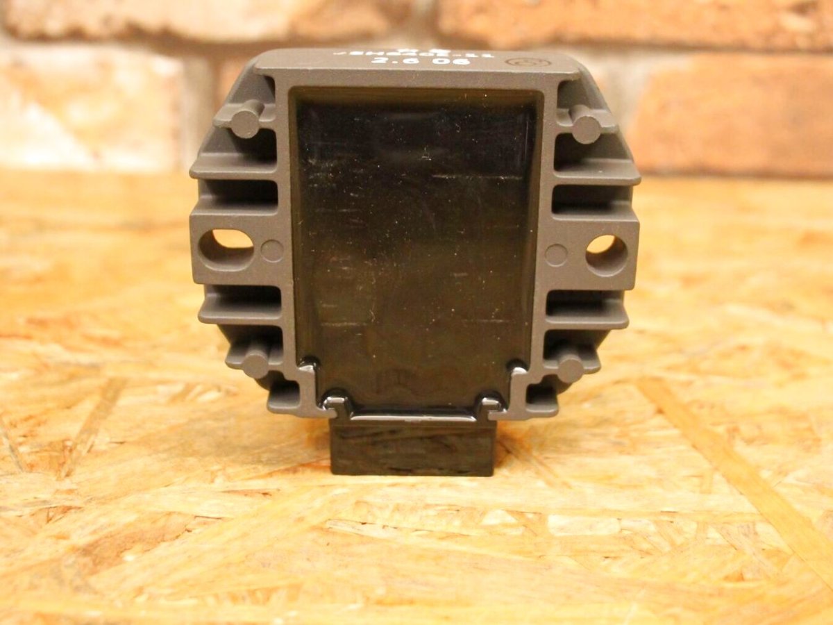 画像2: ヤマハ純正 レギュレーター［シグナスX・1〜2型BW’S125］5ML-H1960-00 (2)