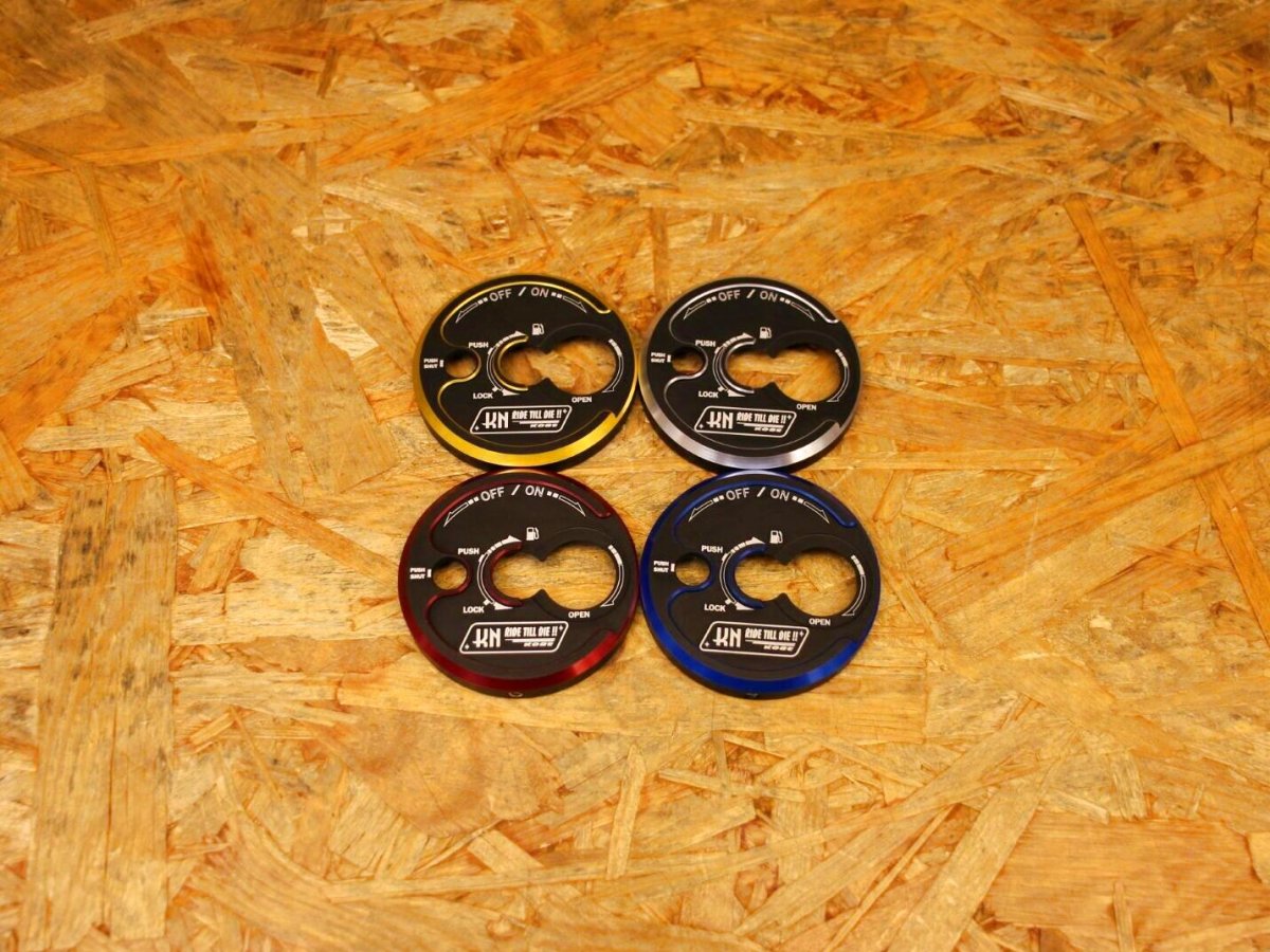 画像2: KN企画 デュアルカラーキーカバー [シグナスグリファス・3型BW'S125]（シルバー/ゴールド/レッド/ブルー） (2)