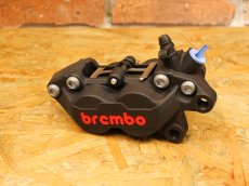 画像4: brembo ブレンボ キャストキャリパー P4 ブラック (40mmピッチ) （右用/左用） (4)