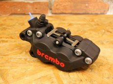 画像3: brembo ブレンボ キャストキャリパー P4 ブラック (40mmピッチ) （右用/左用） (3)