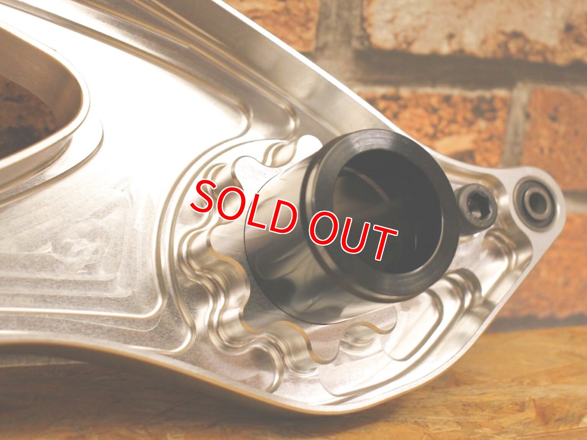 画像5: 在庫品！SHARK FACTORYアルミCNCスイングアーム シルバー（STMベアリング組み込み済み） [1〜3型シグナスX] (5)