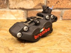 画像6: brembo ブレンボ キャストキャリパー P4 ブラック×イタリアンフラッグ (40mmピッチ) （右用/左用） (6)