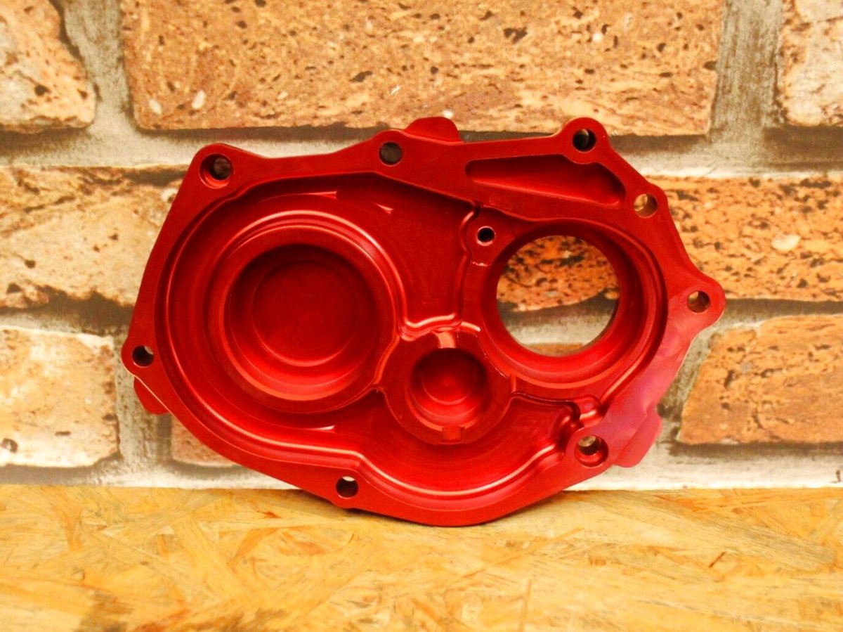 画像4: XIN MAO CNC削り出しギアカバー (ブラック/レッド)  [1〜3型シグナスX] (4)