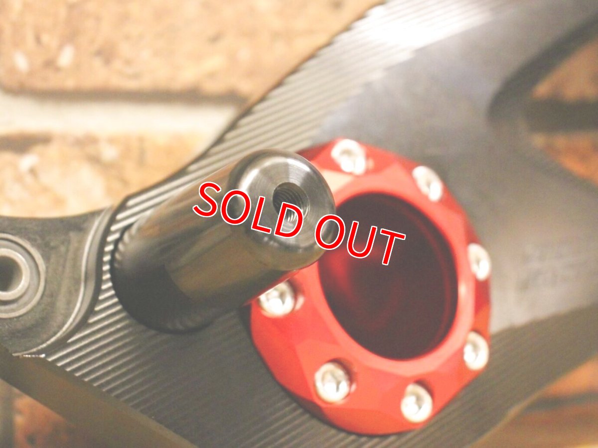 画像3: 在庫品！SHARK FACTORYアルミCNCスイングアーム ブラック×レッド（STMベアリング組み込み済み） [1〜3型シグナスX] (3)