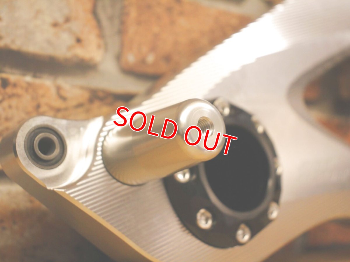 画像3: 在庫品！SHARK FACTORYアルミCNCスイングアーム シルバー（STMベアリング組み込み済み） [1〜3型シグナスX] (3)