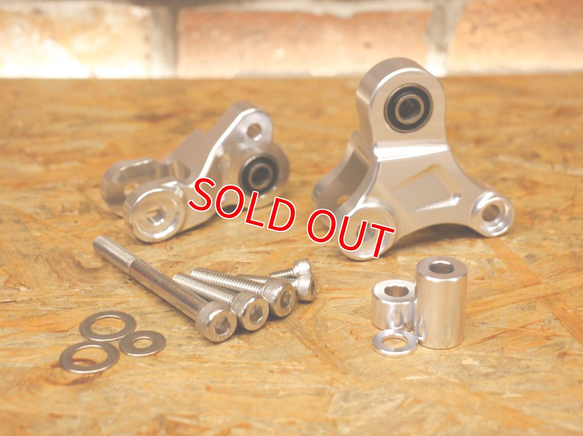 画像2: 30羊 リアサスペンションロアブラケット (ブラック/シルバー) [シグナスグリファス] (2)