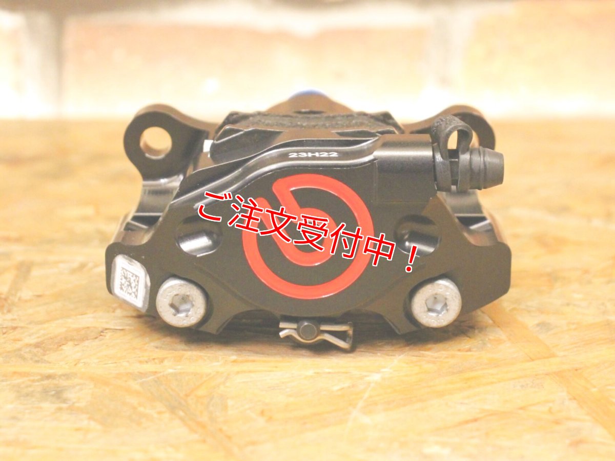 画像3: brembo CNC削り出し レーシングキャリパーP2 ブラック/赤ロゴ (84mmピッチ)  (3)