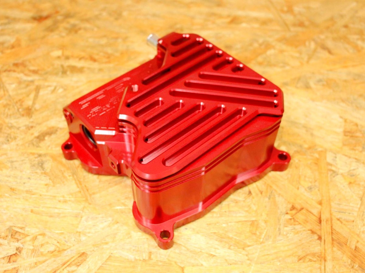 画像3: TRF CNC削り出しヘッドカバー（ブラック/レッド/ピンク/シルバー）［シグナスグリファス・3型BW'S125・2型NMAX125/155・X FORCE］ (3)