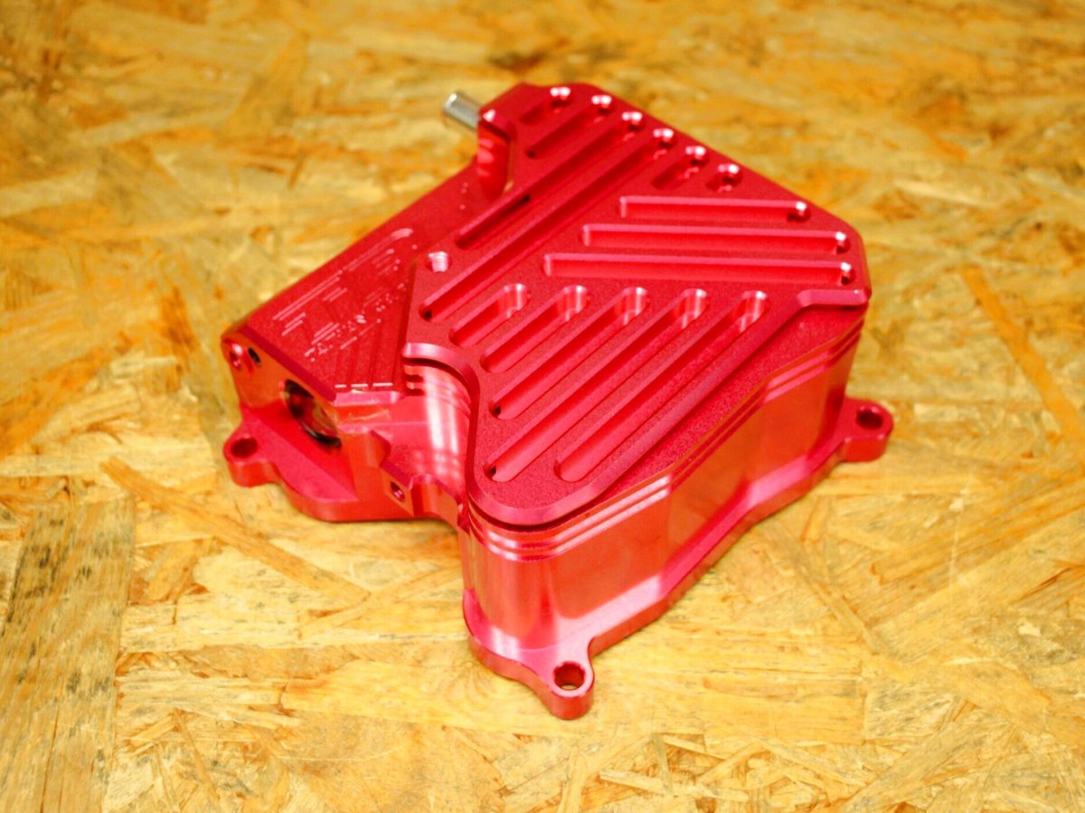 画像4: TRF CNC削り出しヘッドカバー（ブラック/レッド/ピンク/シルバー）［シグナスグリファス・3型BW'S125・2型NMAX125/155・X FORCE］ (4)