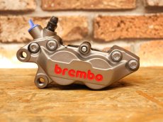 画像1: 新古品！brembo ブレンボ キャストキャリパー P4 左用 (40mmピッチ)  (1)