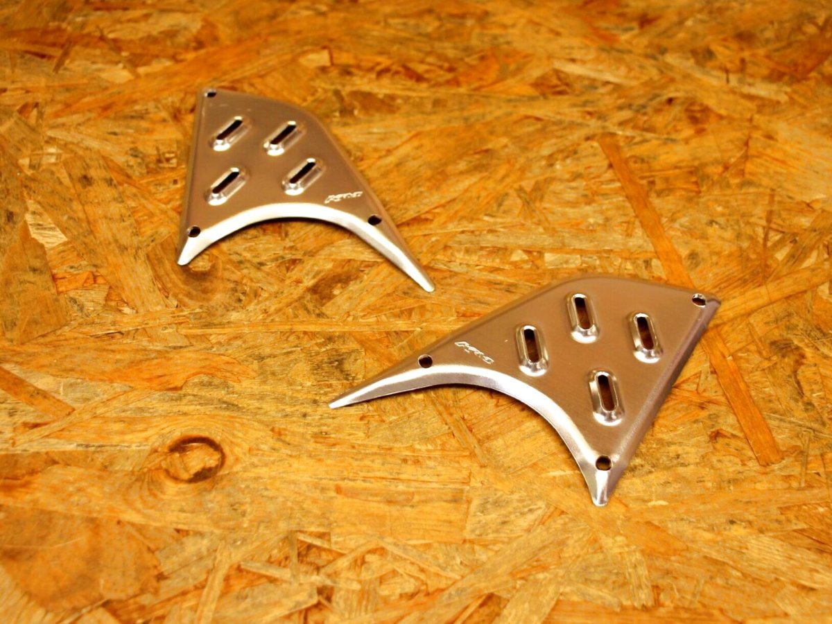 画像2: K&S アルミフロアボード フロント [5型シグナスX]（シルバー/ガンメタ） (2)