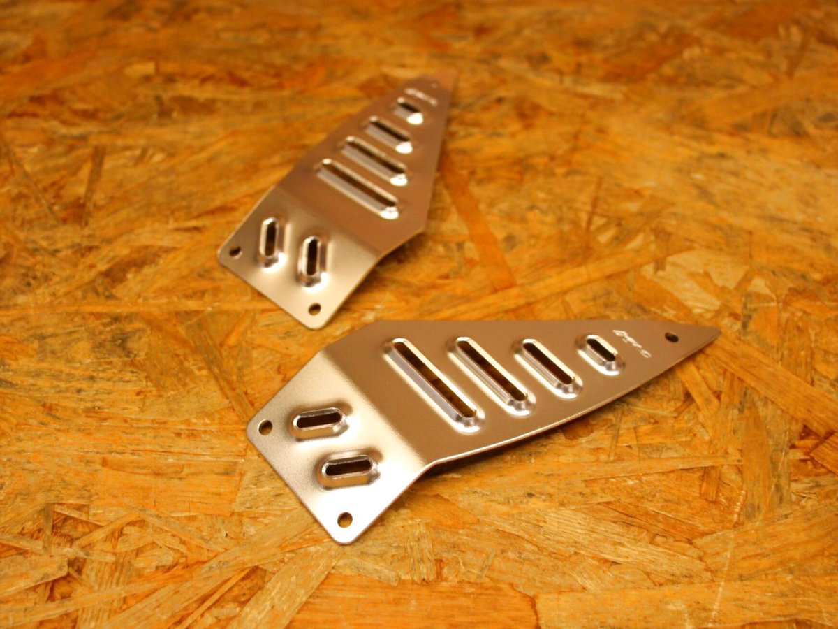 画像2: K&S アルミフロアボード リア [5型シグナスX]（シルバー/ガンメタ） (2)