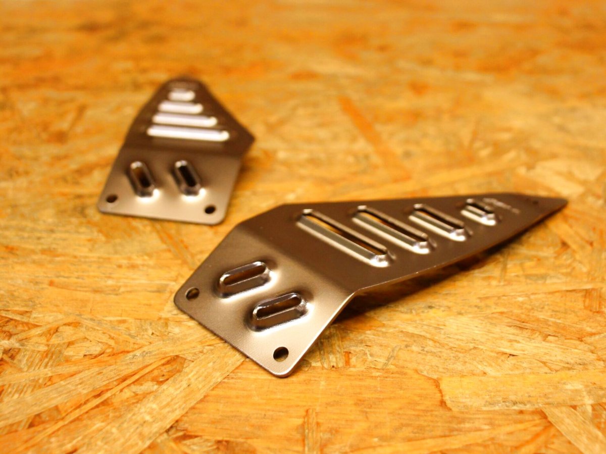 画像7: K&S アルミフロアボード リア [5型シグナスX]（シルバー/ガンメタ） (7)