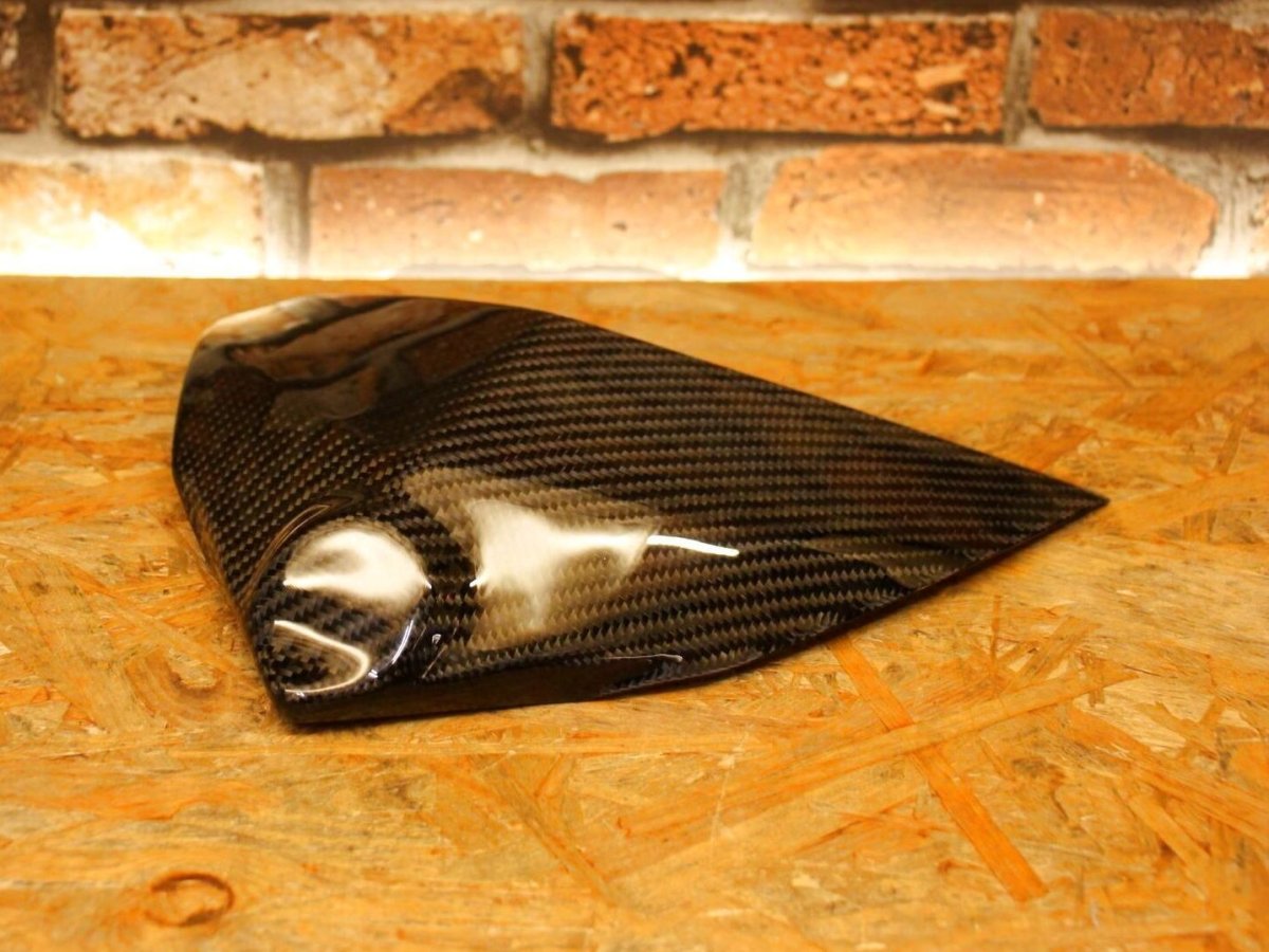 画像2: カーボンアッパーカウルカバー ハーフ [3型シグナスX] (2)