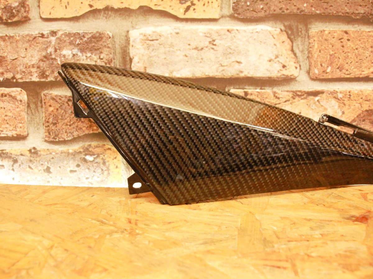 画像2: カーボン サイドカバー左右セット交換タイプ［5型シグナスX］ (2)