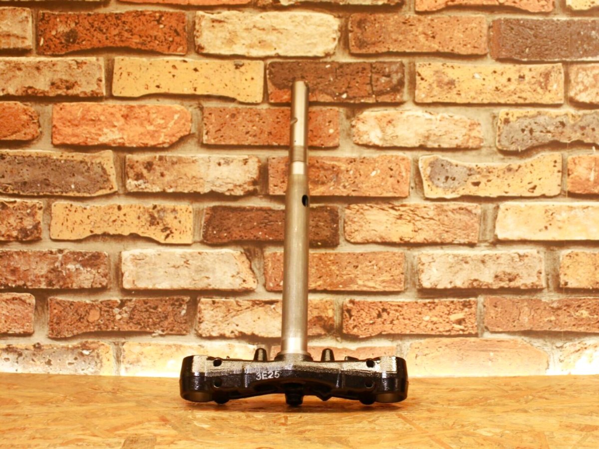 画像2: ヤマハ純正 ステム アンダーブラケット B8R-F3340-00 [シグナスグリファス] (2)