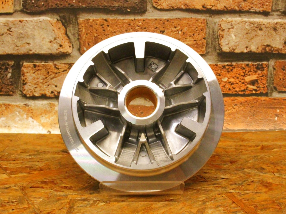 画像2: SCRK ハイスピードプーリーキット ガイド切削モデル［シグナスグリファス・3型BW'S125・NMAX125/155・トリシティ125/155・X FORCE・FORCE2.0・AEROX155］ (2)