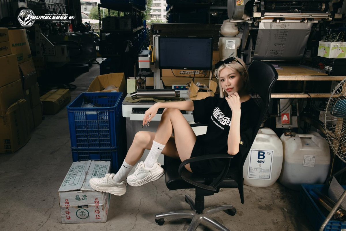 画像7: Bumblebee 2025年限定T-shirt ブラック 「黃蜂管 Bumblebee-川澤行銷」 (7)