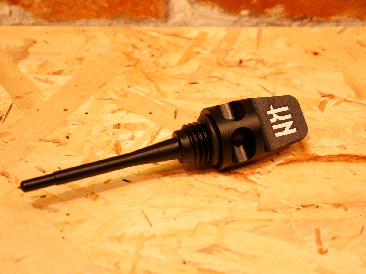 画像2: KN企画 オイルレベルゲージ (ブラック/レッド/ゴールド/ブルー/シルバー) [4.5型シグナスX / 1.2型BW'S125] (2)