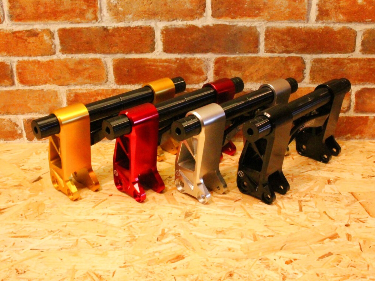 画像2: COME FROM 削り出しエンジンハンガー 純正長(ブラック/レッド/シルバー/ゴールド) [シグナスグリファス・3型BW'S125・NMAX125/155・X FORCE・FORCE2.0] (2)