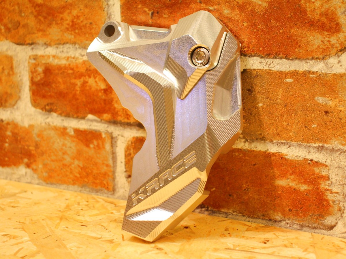 画像4: Krace 削り出しケースカバー リア（ブラック/ガンメタ/シルバー/ゴールド/レッド/ブルー） [シグナスグリファス・3型BW'S125・2型NMAX125/155・X FORCE・FORCE2.0] (4)