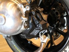 画像11: Krace 削り出しケースカバー リア（ブラック/ガンメタ/シルバー/ゴールド/レッド/ブルー） [シグナスグリファス・3型BW'S125・2型NMAX125/155・X FORCE・FORCE2.0] (11)