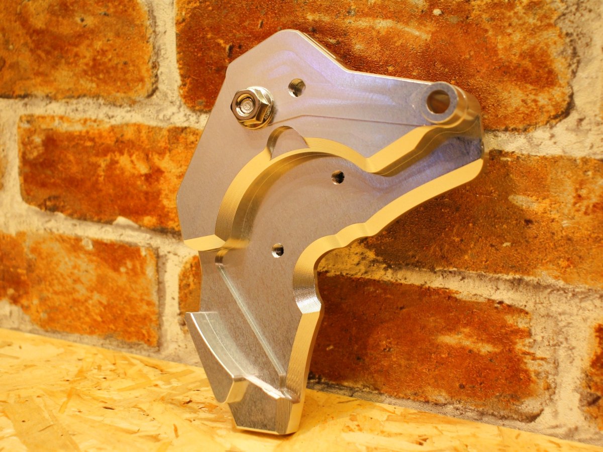 画像8: Krace 削り出しケースカバー リア（ブラック/ガンメタ/シルバー/ゴールド/レッド/ブルー） [シグナスグリファス・3型BW'S125・2型NMAX125/155・X FORCE・FORCE2.0] (8)