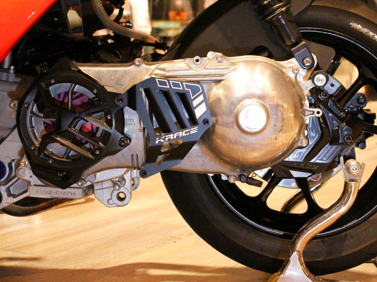 画像12: Krace 削り出しケースカバー リア（ブラック/ガンメタ/シルバー/ゴールド/レッド/ブルー） [シグナスグリファス・3型BW'S125・2型NMAX125/155・X FORCE・FORCE2.0] (12)