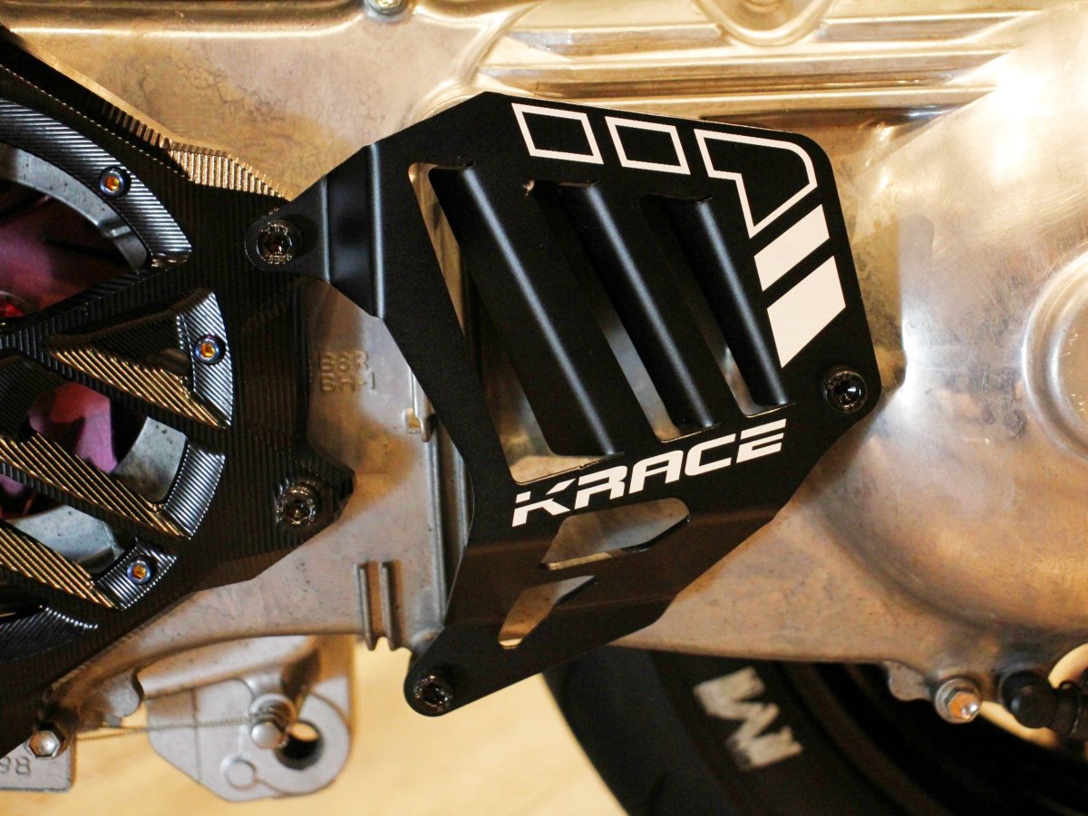 画像9: Krace ケースカバー センター（ブラック/ガンメタ/シルバー/ゴールド/レッド/ブルー） [シグナスグリファス・3型BW'S125・2型NMAX125/155・X FORCE・FORCE2.0] (9)