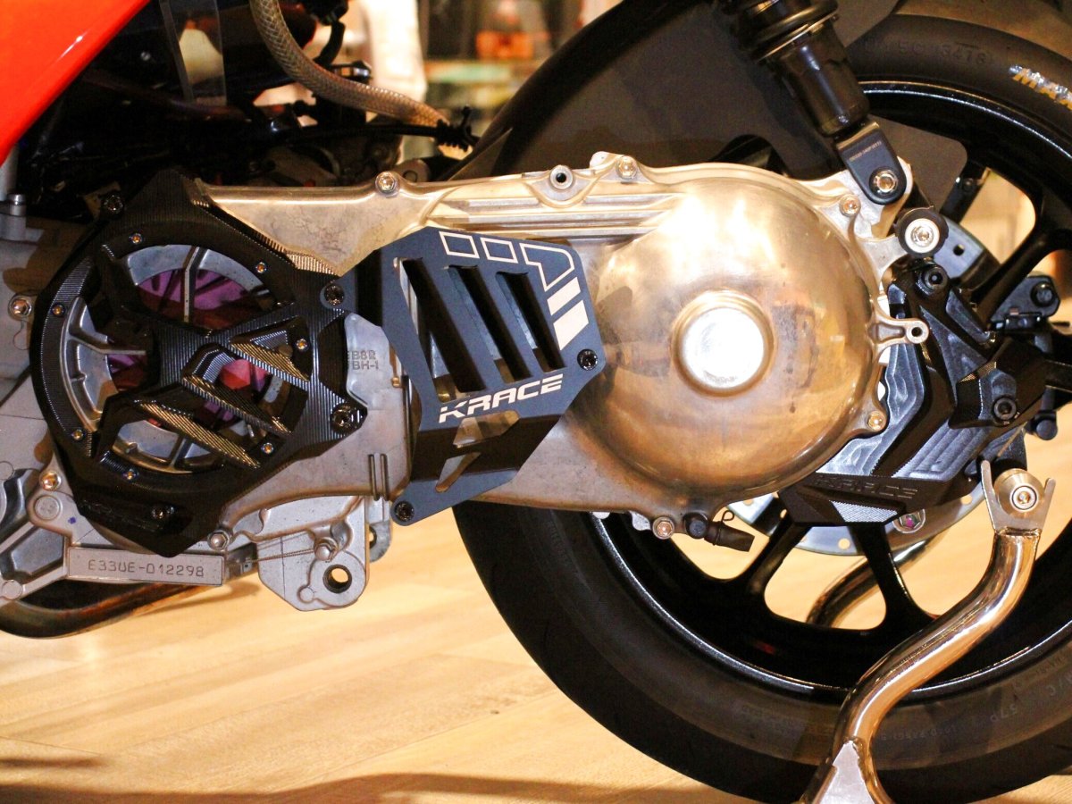 画像11: Krace 削り出しケースカバー フロント（ブラック/ガンメタ/シルバー/ゴールド/レッド/ブルー） [シグナスグリファス・3型BW'S125・2型NMAX125/155・X FORCE・FORCE2.0] (11)