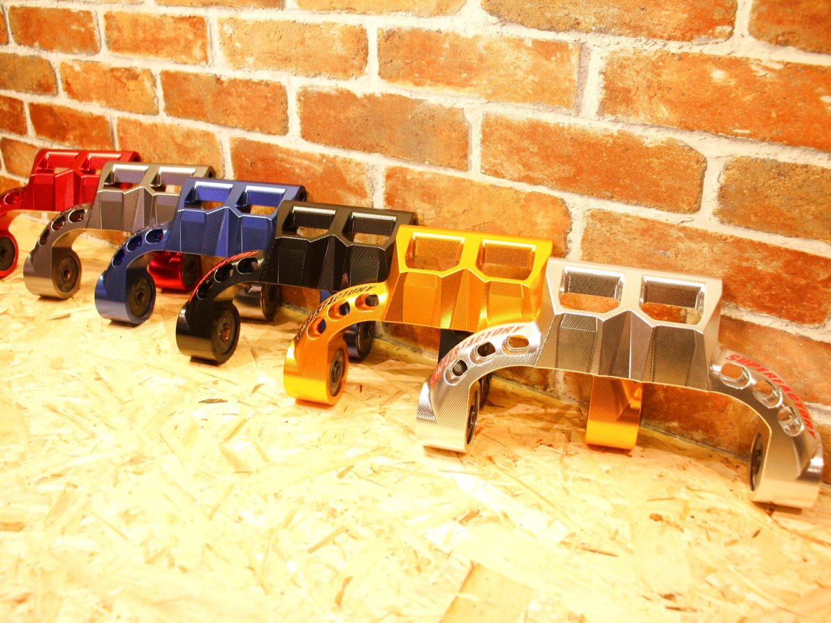 画像2: Super factory CNC1ピース削り出しエンジンハンガー（標準長）[2〜5型シグナスX・1.2BW'S125] (2)