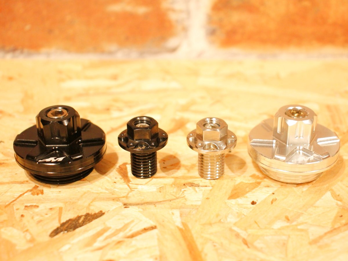 画像1: WF マグネットエンジンオイルドレンボルト＆ストレーナードレンセット（ブラック/シルバー） (1)