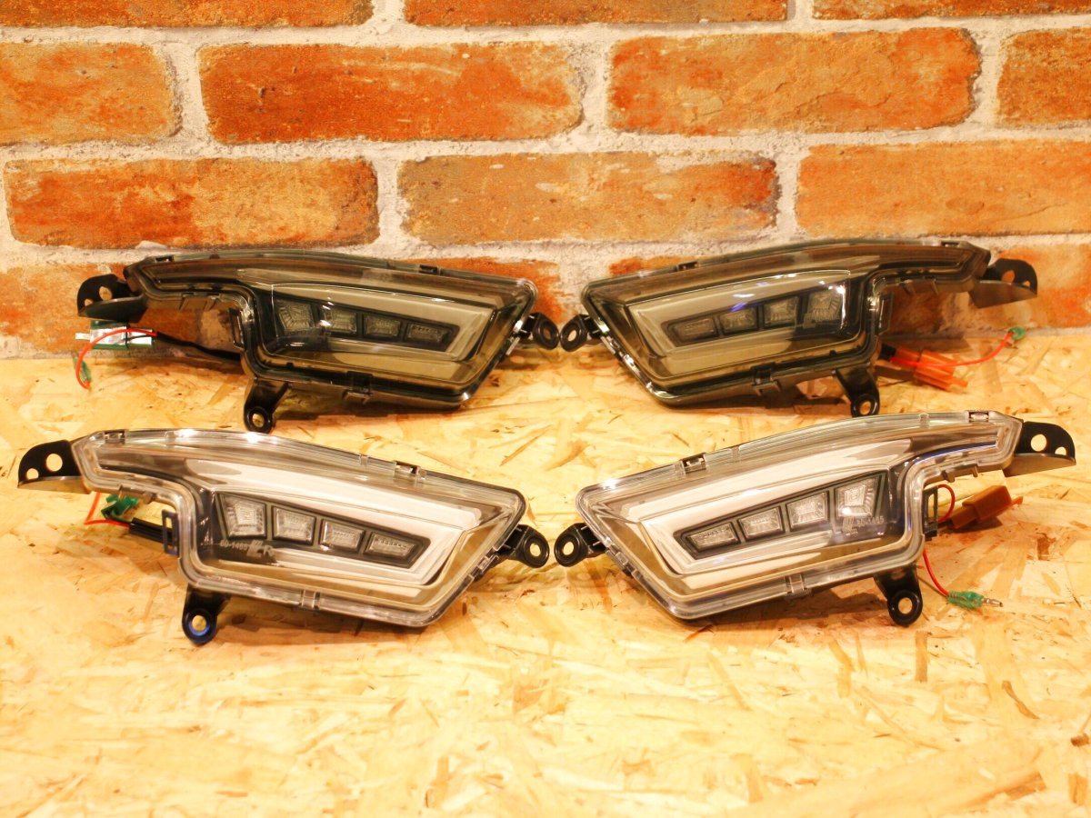 画像1: KN企画 LEDウインカーアッセン（クリア/スモーク）[4型 シグナスX] (1)