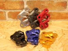 画像2: Krace 40mmピッチキャリパーサポート 245mmディスク（ブラック/ガンメタ/シルバー/ゴールド/レッド/ブルー） [シグナスグリファス/3型BW'S125/X FORCE] (2)