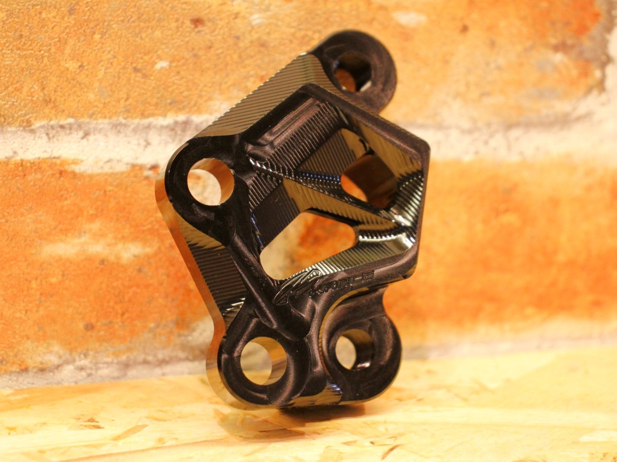 画像1: Krace 40mmピッチキャリパーサポート 245mmディスク（ブラック/ガンメタ/シルバー/ゴールド/レッド/ブルー） [シグナスグリファス/3型BW'S125/X FORCE] (1)