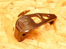 画像3: JZ BIKES アルミ削り出しコンビニフック（ブラック/ガンメタ/シルバー/ブロンズ/ゴールド/レッド/ブルー/グリーン/パープル）［3型シグナスX/マジェスティS］ (3)