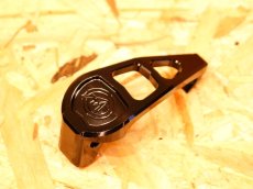 画像2: JZ BIKES アルミ削り出しコンビニフック（ブラック/ガンメタ/シルバー/ブロンズ/ゴールド/レッド/ブルー/グリーン/パープル）［3型シグナスX/マジェスティS］ (2)