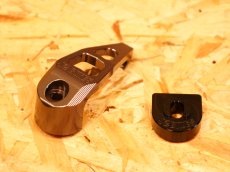 画像4: JZ BIKES アルミ削り出しコンビニフック（ブラック/ガンメタ/シルバー/ブロンズ/ゴールド/レッド/ブルー/グリーン/パープル）［1〜2型シグナスX］ (4)